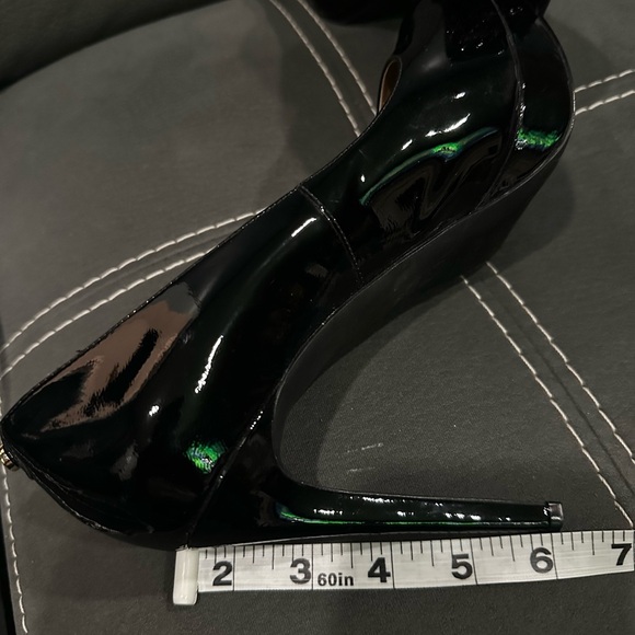 Black patent Michael Kors pumps size 8.5 US. 4.25 inch with platform. See pics. - Picture 3 of 4